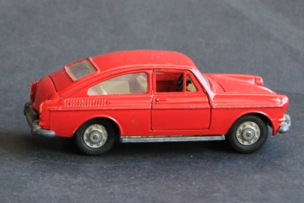 Dinky Toys England Volkswagen 1600 TL Fastback1965 DieCast Model (3710)